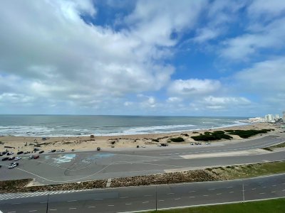 Excepcional penthouse en primera linea de la Brava!