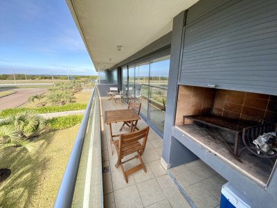 Apartamento 2 dormitorios con parrillero en playa brava, Punta del Este