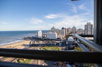 Complejo de jerqarquia frente al mar. Torre Imperiale, departamento en venta.