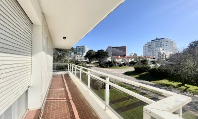 Venta apartamento 3 dormitorios 2 Baños. Aidy Grill, Punta del Este.