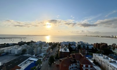 Venta penthouse tres dormitorios. Península, Punta del Este