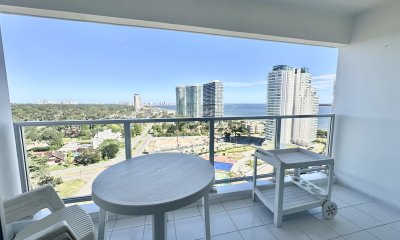 Venta apartamento 3 dormitorios. Playa mansa, Punta del Este.