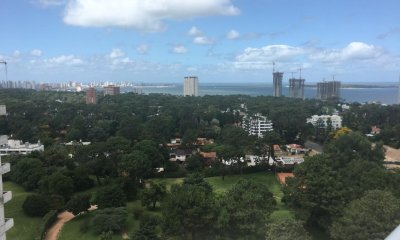 Apartamento con buena terraza, de dos dormitorios y dos baños