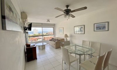 Apartamento con vista a Playa Mansa 2 dormitorios