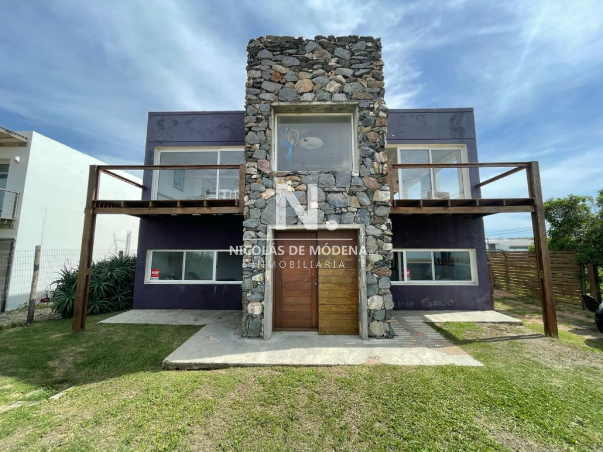 hermosa casa de dos plantas enfrente al mar en el chorro - ndm2580c