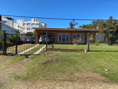 Casa en Pinares muy próxima al Mar 