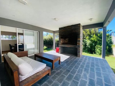 Venta casa 3 dormitorios Altos de Punta Piedras, Manantiales