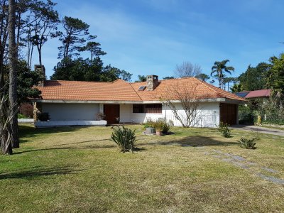 Vendo casa reciclada de 3 dormitorios en Pinares, Punta del Este.