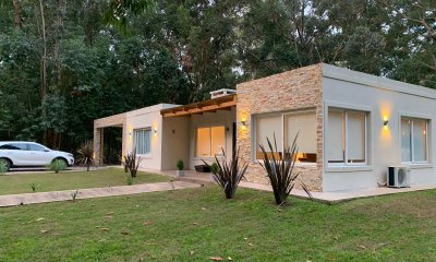 Excepcional casa moderna con piscina en barrio privado Design Village