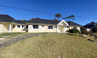 Venta casa 3 dormitorios en playa mansa Punta del Este