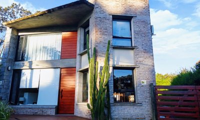 Hermosa casa de piedra en Montoya!