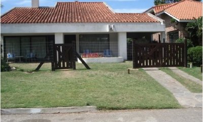 Lindo chalet de 4 dormitorios a 2 cuadras del mar!