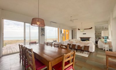 Casa - 5 Dormitorios 4 baños-  Bahía del Pinar - Punta Ballena