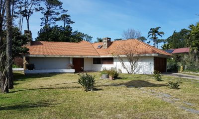 Vendo casa reciclada de 3 dormitorios en Pinares, Punta del Este.