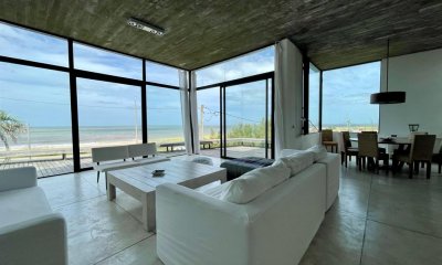 Hermosa casa en primera linea !!!