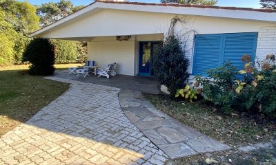Venta casa 4 dormitorios playa mansa Punta del Este.