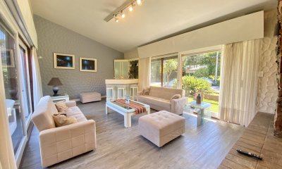 Venta casa en Playa mansa Punta del Este - 4 dormitorios más dependencia p