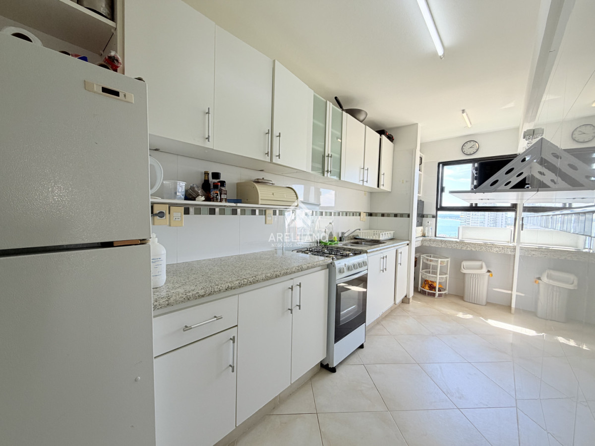 Apartamento ID.6049 - Venta apartamento 4 dormitorios. Playa brava, Punta del Este. 