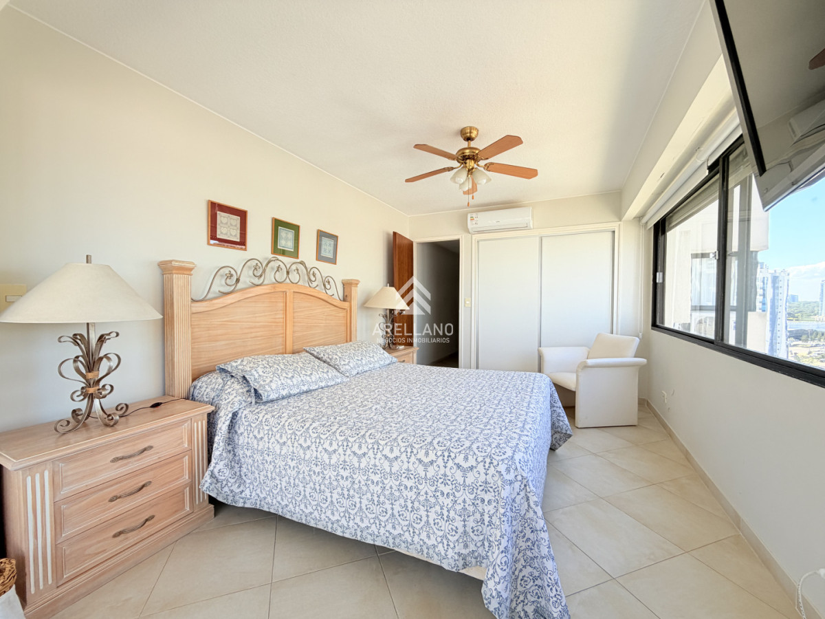 Apartamento ID.6049 - Venta apartamento 4 dormitorios. Playa brava, Punta del Este. 