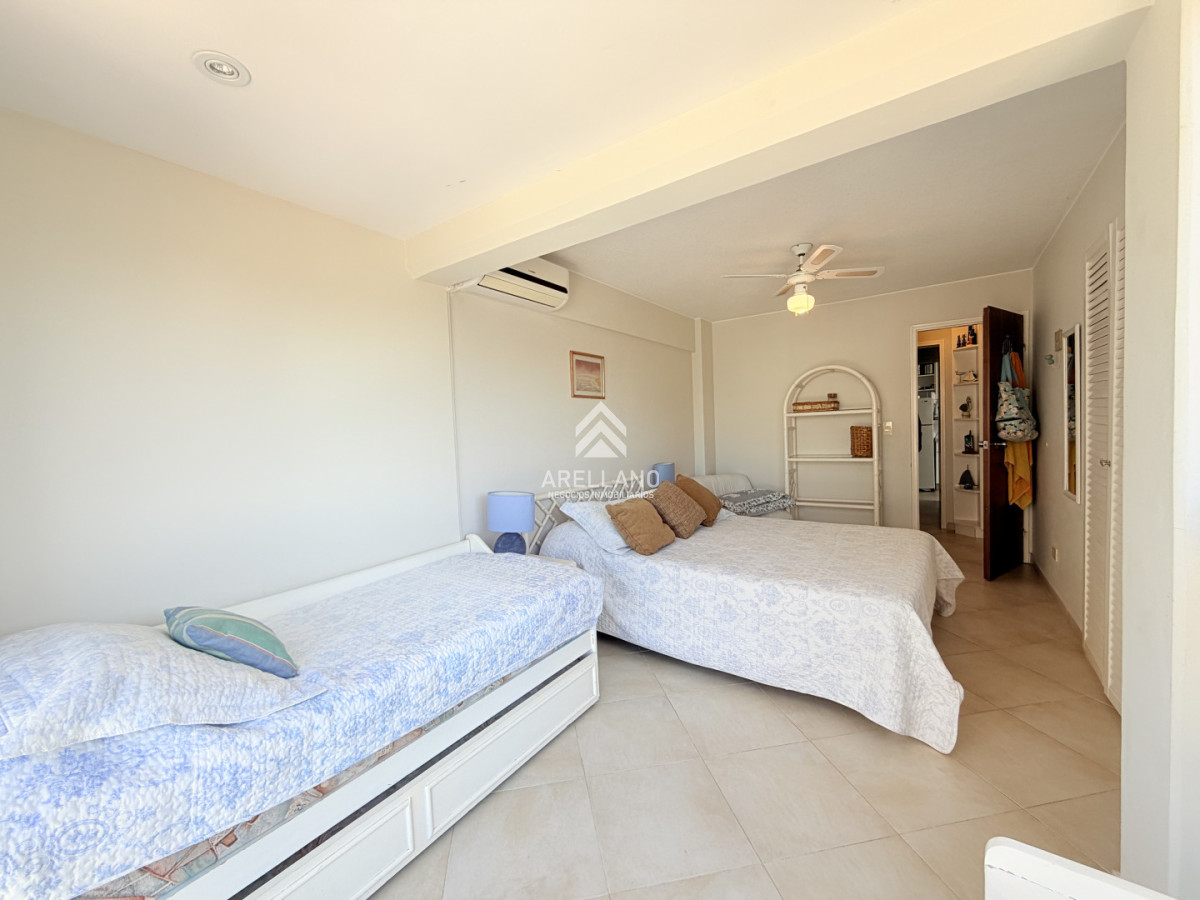 Apartamento ID.6049 - Venta apartamento 4 dormitorios. Playa brava, Punta del Este. 
