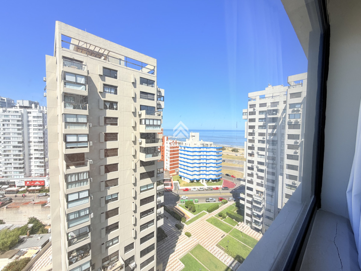 Apartamento ID.6049 - Venta apartamento 4 dormitorios. Playa brava, Punta del Este. 