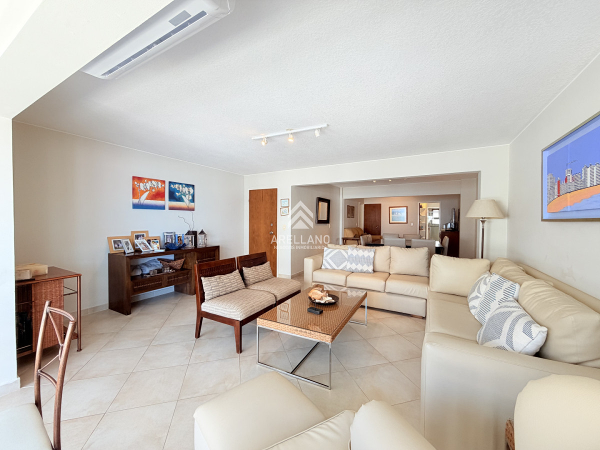 Apartamento ID.6049 - Venta apartamento 4 dormitorios. Playa brava, Punta del Este. 