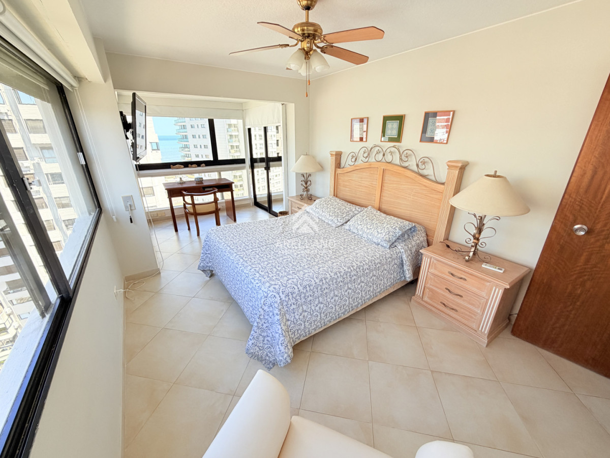 Apartamento ID.6049 - Venta apartamento 4 dormitorios. Playa brava, Punta del Este. 