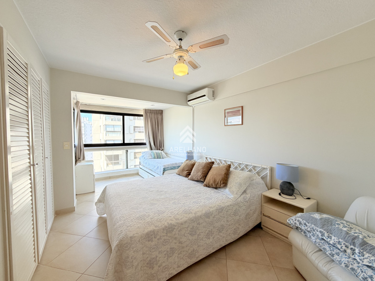 Apartamento ID.6049 - Venta apartamento 4 dormitorios. Playa brava, Punta del Este. 