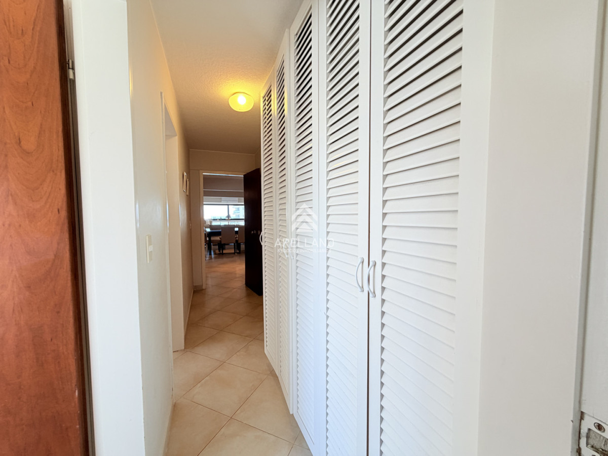Apartamento ID.6049 - Venta apartamento 4 dormitorios. Playa brava, Punta del Este. 