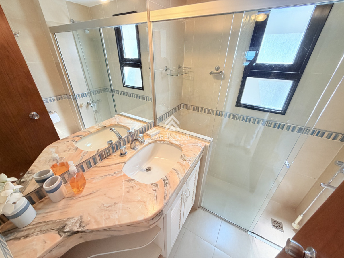 Apartamento ID.6049 - Venta apartamento 4 dormitorios. Playa brava, Punta del Este. 