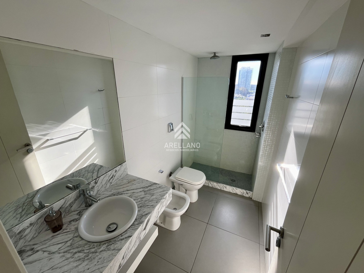 Apartamento ID.4731 - Venta Apartamento 2 dormitorios, Punta Del Este, Playa Brava.