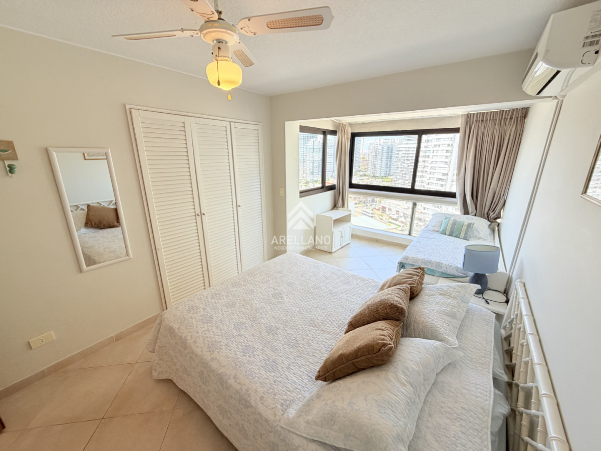 Apartamento ID.6049 - Venta apartamento 4 dormitorios. Playa brava, Punta del Este. 