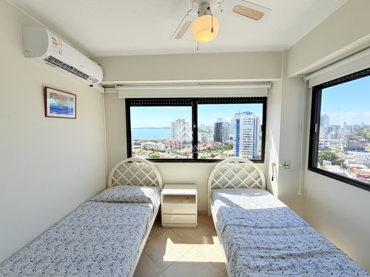 Apartamento ID.6049 - Venta apartamento 4 dormitorios. Playa brava, Punta del Este. 