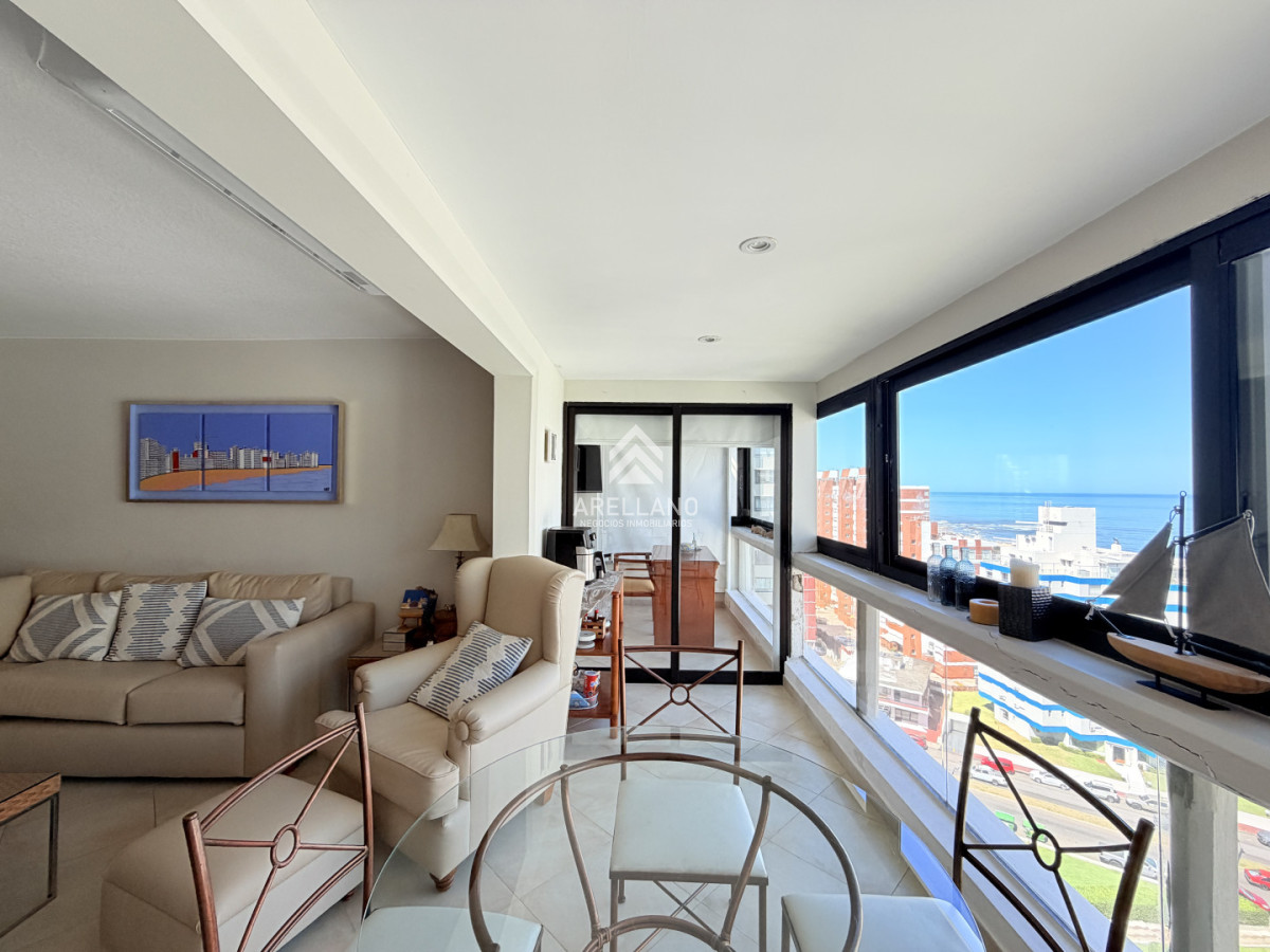 Apartamento ID.6049 - Venta apartamento 4 dormitorios. Playa brava, Punta del Este. 