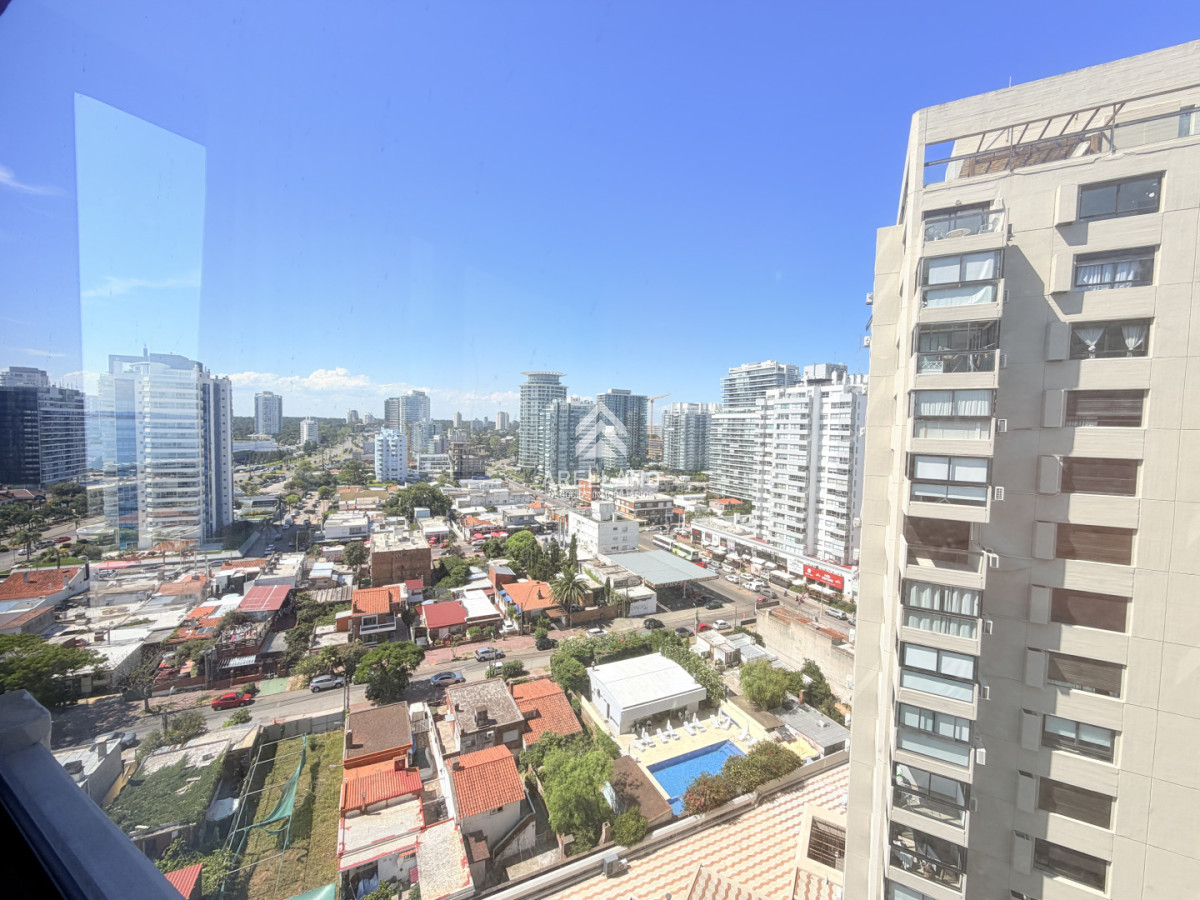 Apartamento ID.6049 - Venta apartamento 4 dormitorios. Playa brava, Punta del Este. 
