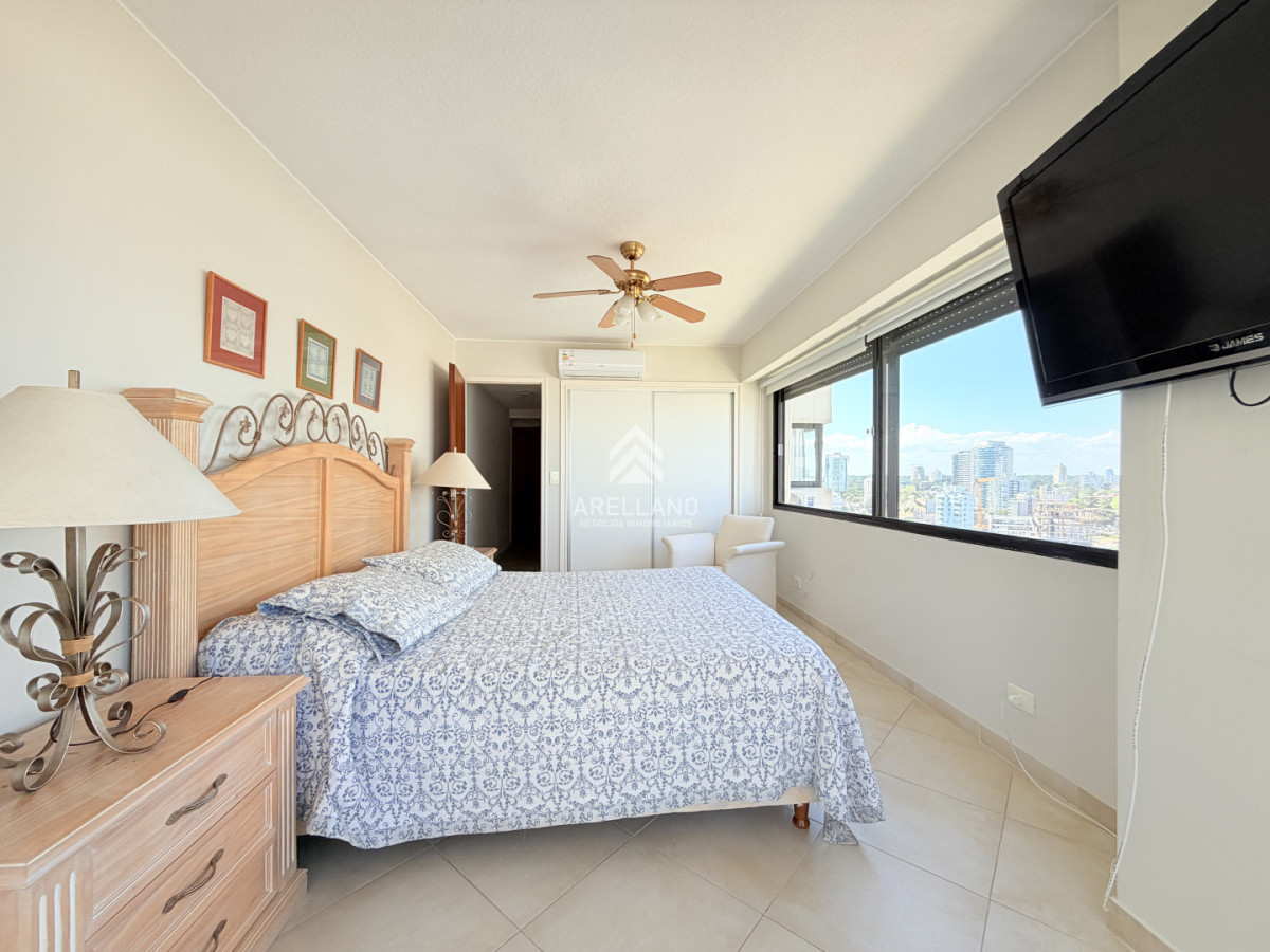 Apartamento ID.6049 - Venta apartamento 4 dormitorios. Playa brava, Punta del Este. 