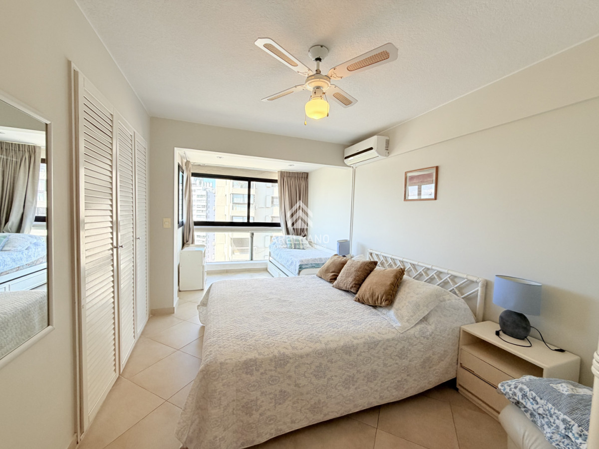 Apartamento ID.6049 - Venta apartamento 4 dormitorios. Playa brava, Punta del Este. 