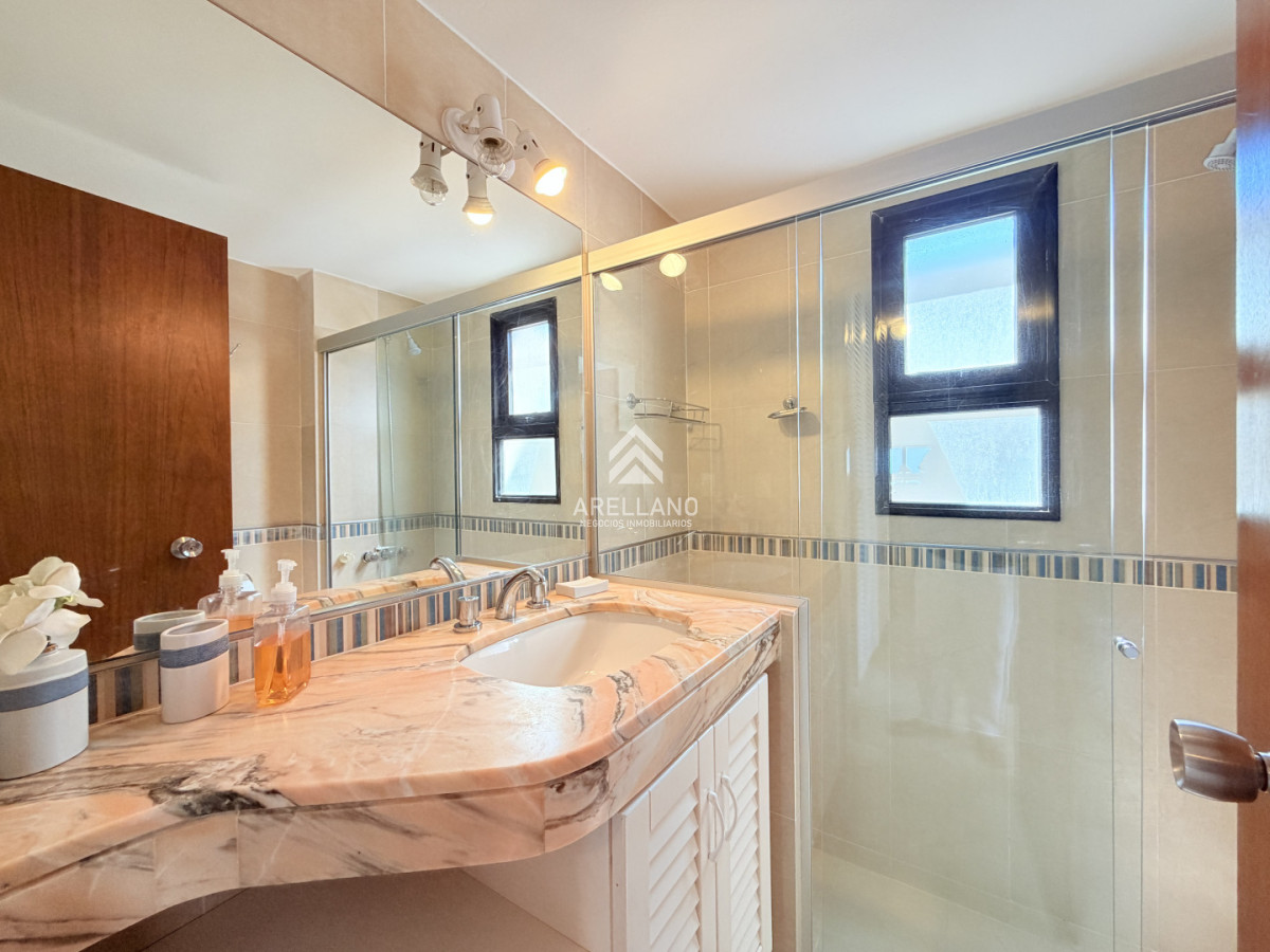 Apartamento ID.6049 - Venta apartamento 4 dormitorios. Playa brava, Punta del Este. 