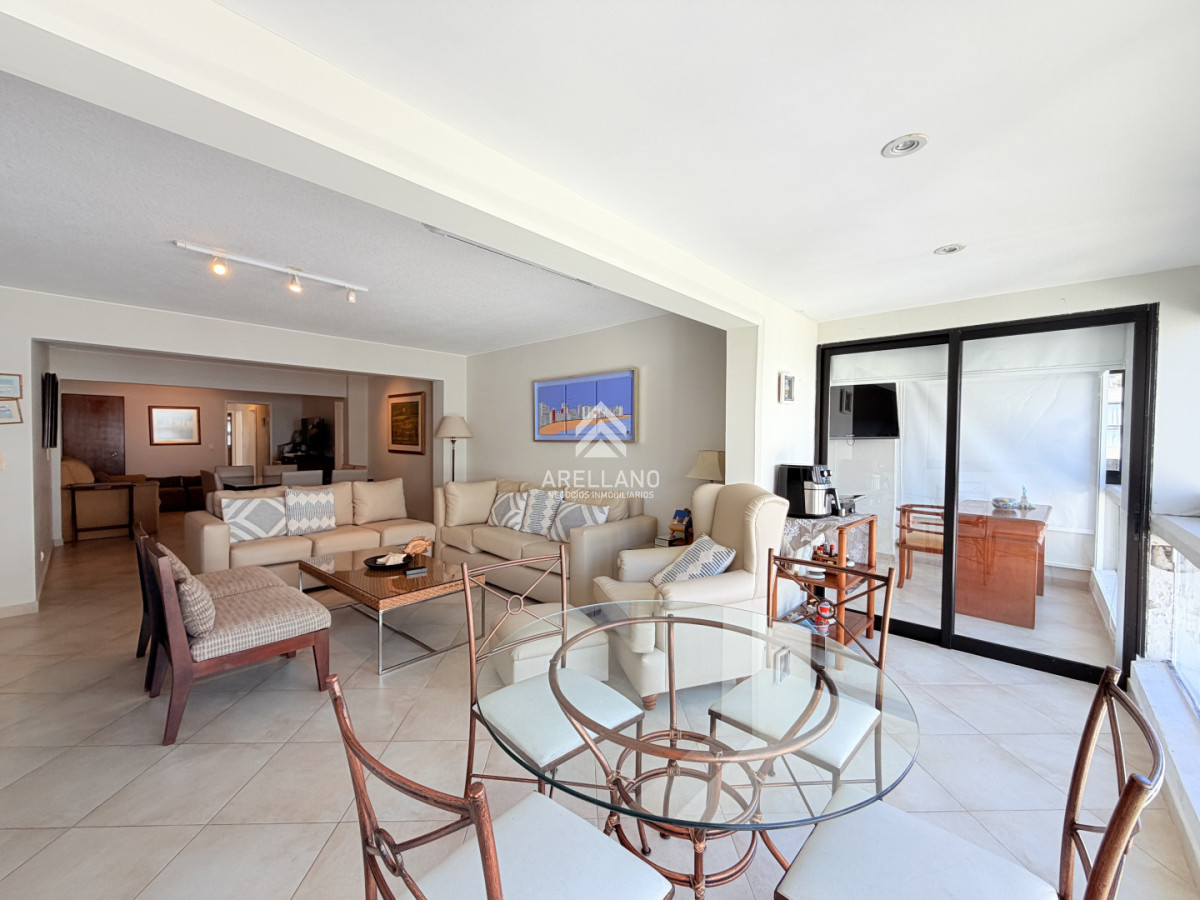 Apartamento ID.6049 - Venta apartamento 4 dormitorios. Playa brava, Punta del Este. 