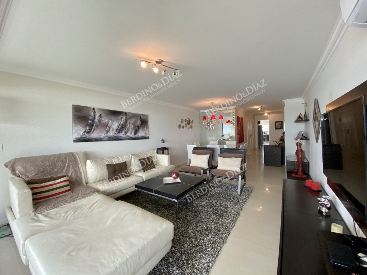 Apartamento ID.2528 - Venta apartamento Imperiale I tres dormitorios Punta del Este.