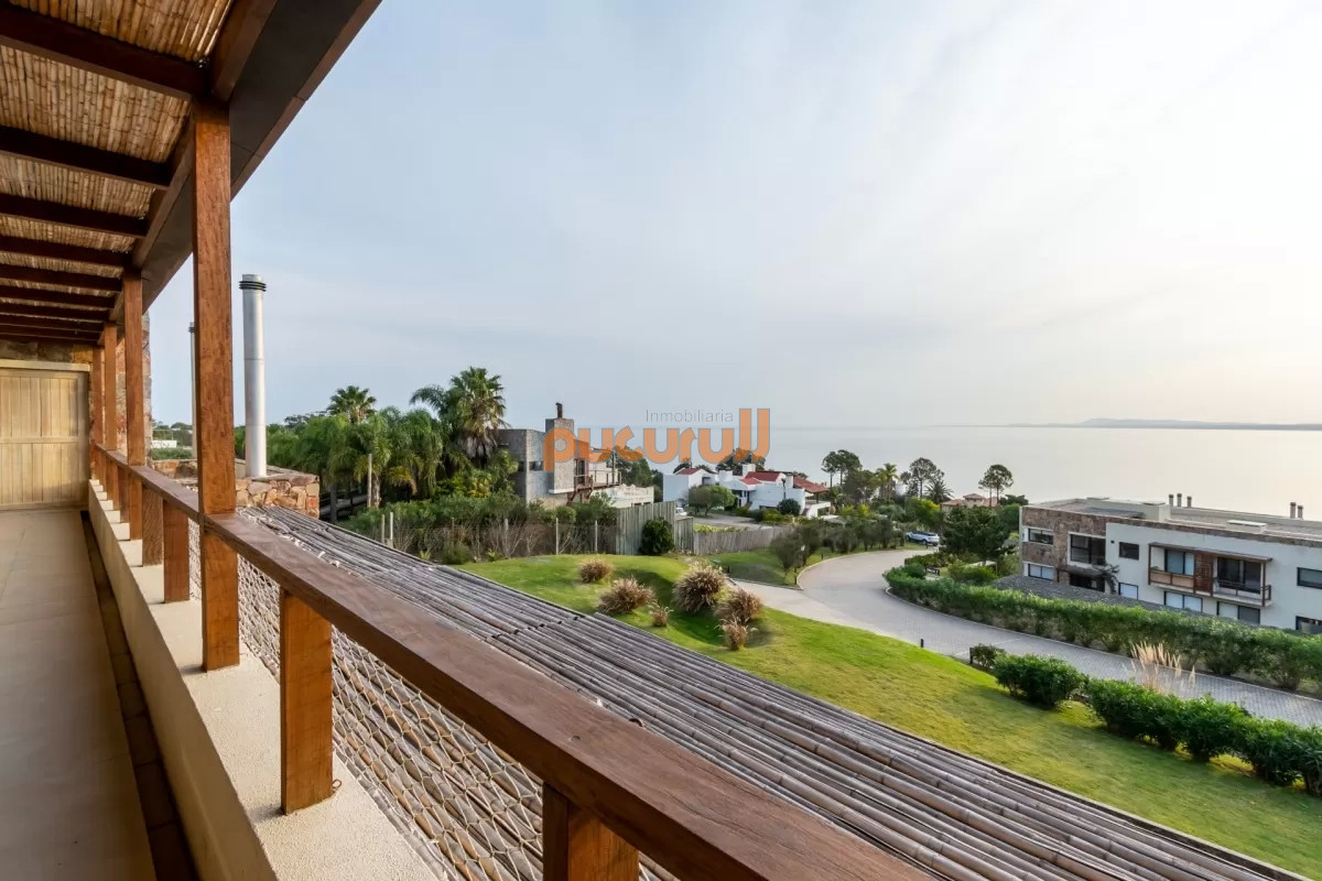 Apartamento ID.2253 - Venta apartamento 3 dormitorios más dependencia Punta Ballena 