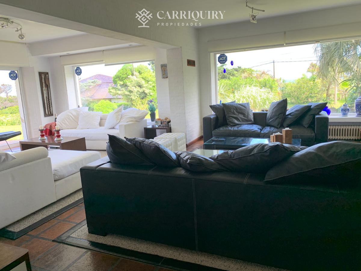 Casa ID.10390/Oportunidad-unica-frente-al-golf-en-punta-del-este-,-casa-con-4-dormotiros-en-venta - Venta casa 6 dormitorios - Playa Mansa, Punta del Este 