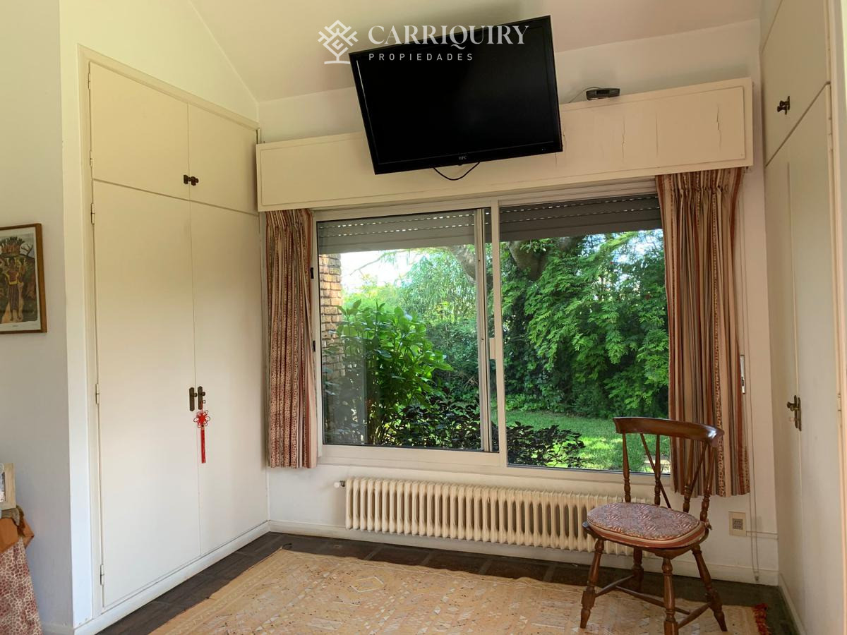 Casa ID.10390/Oportunidad-unica-frente-al-golf-en-punta-del-este-,-casa-con-4-dormotiros-en-venta - Venta casa 6 dormitorios - Playa Mansa, Punta del Este 