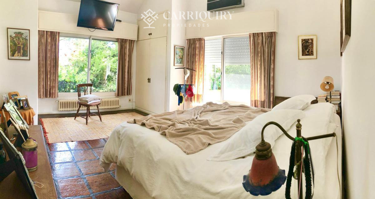 Casa ID.10390/Oportunidad-unica-frente-al-golf-en-punta-del-este-,-casa-con-4-dormotiros-en-venta - Venta casa 6 dormitorios - Playa Mansa, Punta del Este 