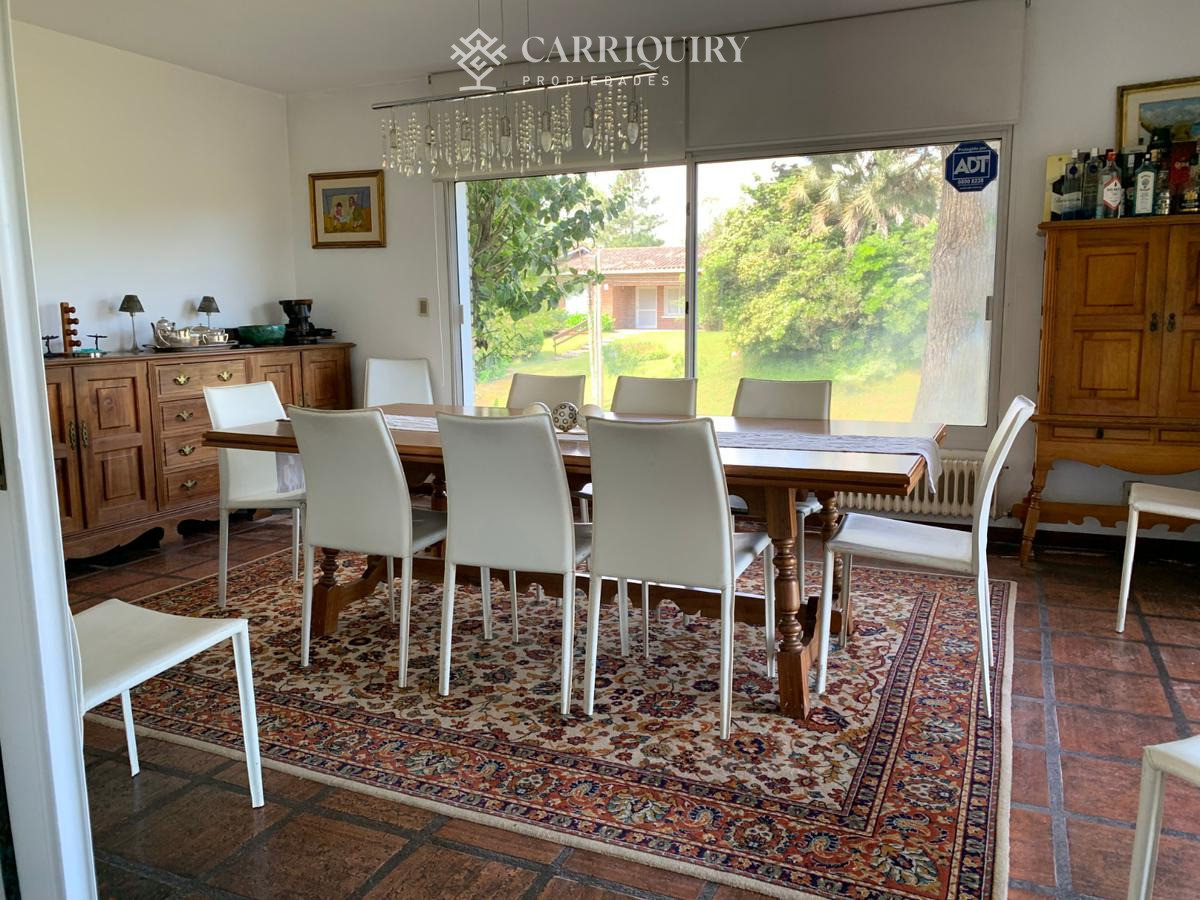 Casa ID.10390/Oportunidad-unica-frente-al-golf-en-punta-del-este-,-casa-con-4-dormotiros-en-venta - Venta casa 6 dormitorios - Playa Mansa, Punta del Este 
