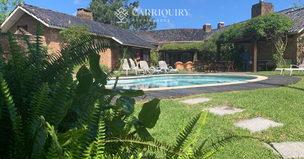 Casa ID.10390/Oportunidad-unica-frente-al-golf-en-punta-del-este-,-casa-con-4-dormotiros-en-venta - Venta casa 6 dormitorios - Playa Mansa, Punta del Este 