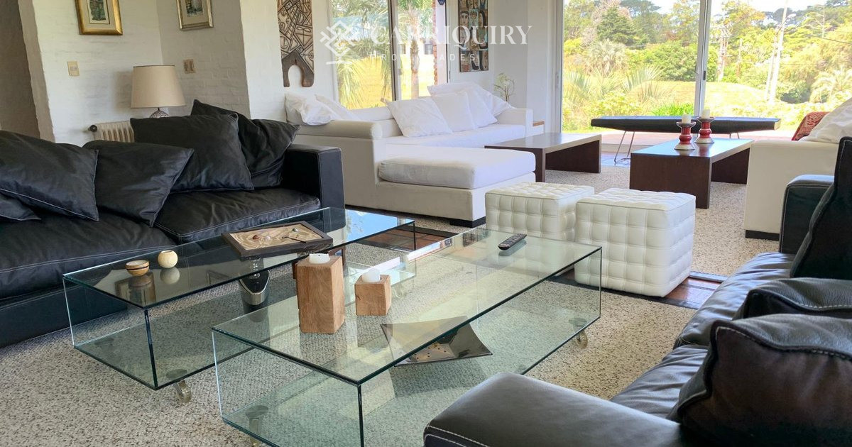 Casa ID.10390/Oportunidad-unica-frente-al-golf-en-punta-del-este-,-casa-con-4-dormotiros-en-venta - Venta casa 6 dormitorios - Playa Mansa, Punta del Este 