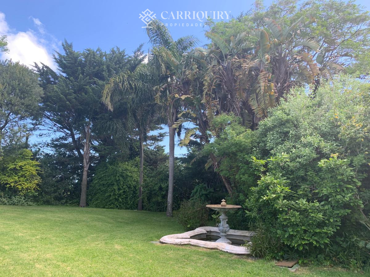 Casa ID.10390/Oportunidad-unica-frente-al-golf-en-punta-del-este-,-casa-con-4-dormotiros-en-venta - Venta casa 6 dormitorios - Playa Mansa, Punta del Este 