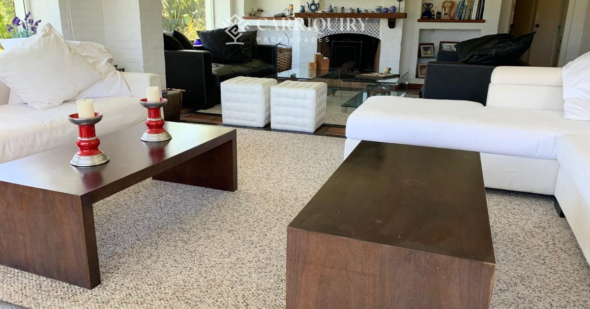 Casa ID.10390/Oportunidad-unica-frente-al-golf-en-punta-del-este-,-casa-con-4-dormotiros-en-venta - Venta casa 6 dormitorios - Playa Mansa, Punta del Este 