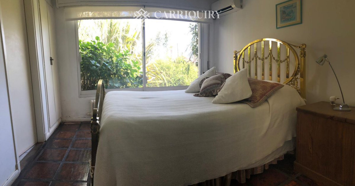 Casa ID.10390/Oportunidad-unica-frente-al-golf-en-punta-del-este-,-casa-con-4-dormotiros-en-venta - Venta casa 6 dormitorios - Playa Mansa, Punta del Este 